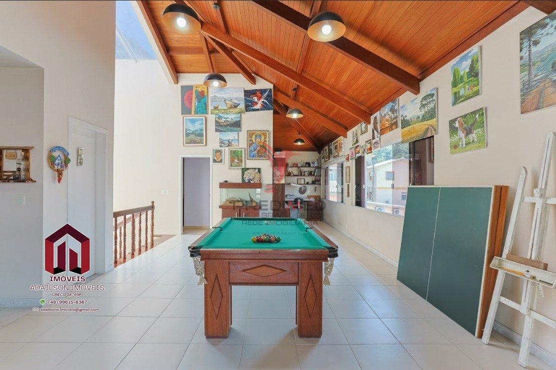 Casa a venda em Florianópolis SC Bairro Trindade com 4 quartos, sendo 2 suítes ,295m² Rua Capitão Pedro Bruno de Lima Florianópolis - 