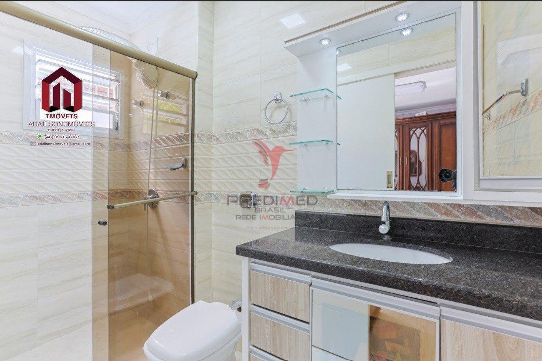 Casa a venda em Florianópolis SC Bairro Trindade com 4 quartos, sendo 2 suítes ,295m² Rua Capitão Pedro Bruno de Lima Florianópolis - 