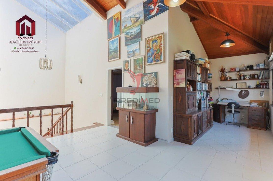 Casa a venda em Florianópolis SC Bairro Trindade com 4 quartos, sendo 2 suítes ,295m² Rua Capitão Pedro Bruno de Lima Florianópolis - 