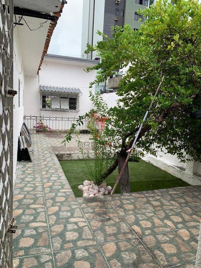 Vende-se casa com localização excelente no Miramar Rua Doutor Hermance Paiva João Pessoa - 