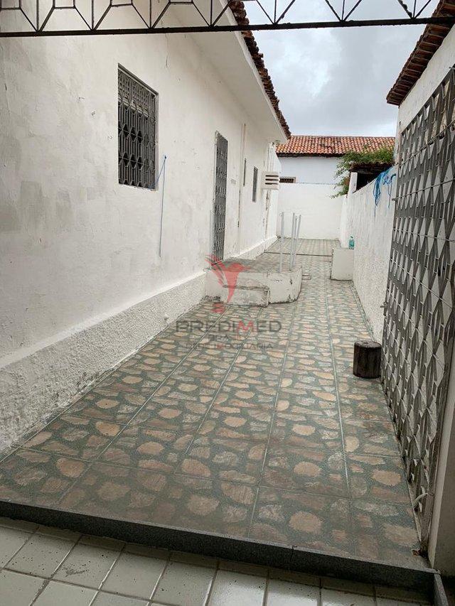 Vende-se casa com localização excelente no Miramar Rua Doutor Hermance Paiva João Pessoa - 