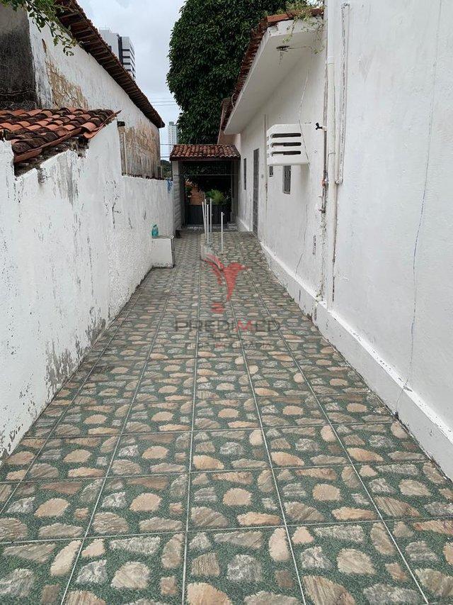 Vende-se casa com localização excelente no Miramar Rua Doutor Hermance Paiva João Pessoa - 