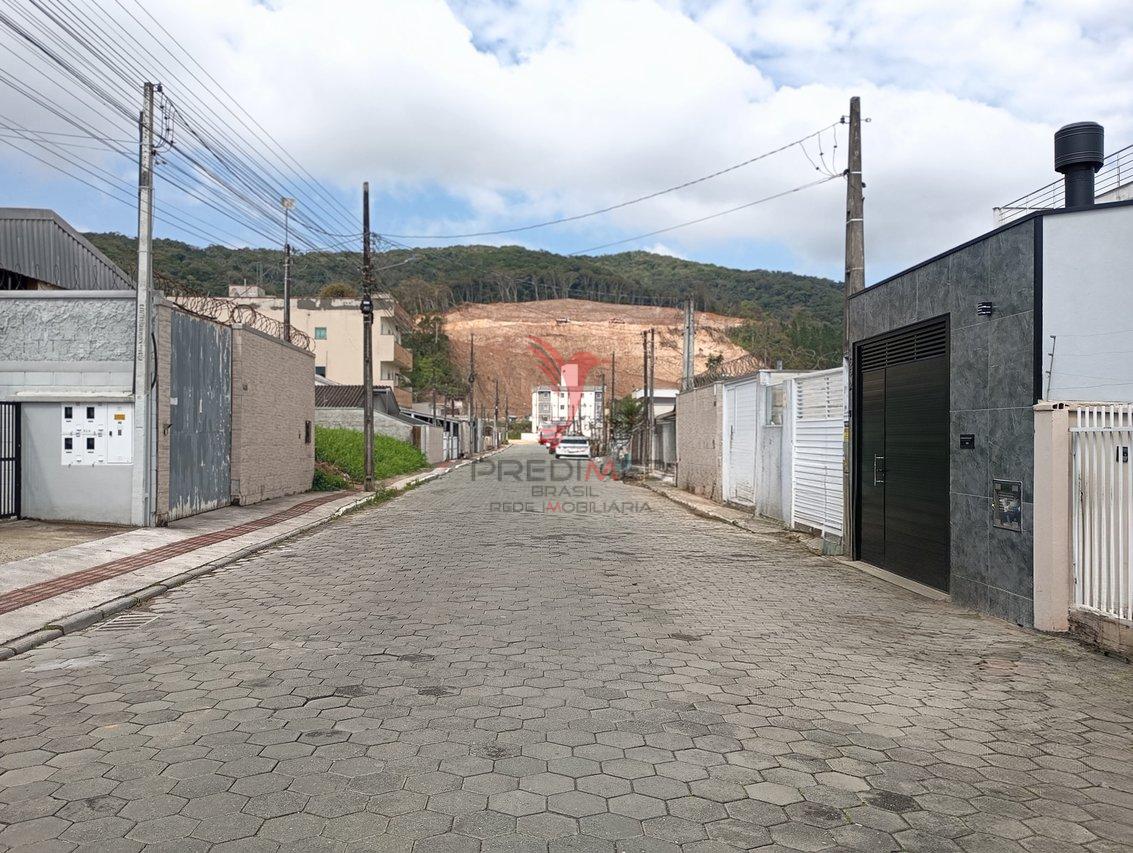 Casa no Bairro Santa Regina: Terreno Inteiro e Muito Espaço Rua Arquiteto Luiz Augusto Trojan Itajaí - 