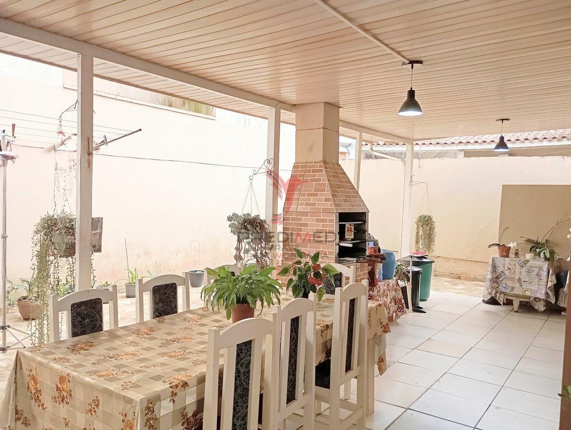 Casa no Bairro Santa Regina: Terreno Inteiro e Muito Espaço Rua Arquiteto Luiz Augusto Trojan Itajaí - 
