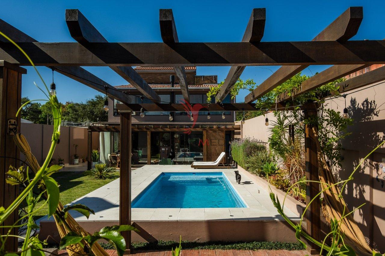 CASA DE ALTO PADRÃO, Seu Paraíso Exclusivo na Praia do Laranjal, as fotos falam por si  Pelotas - 
