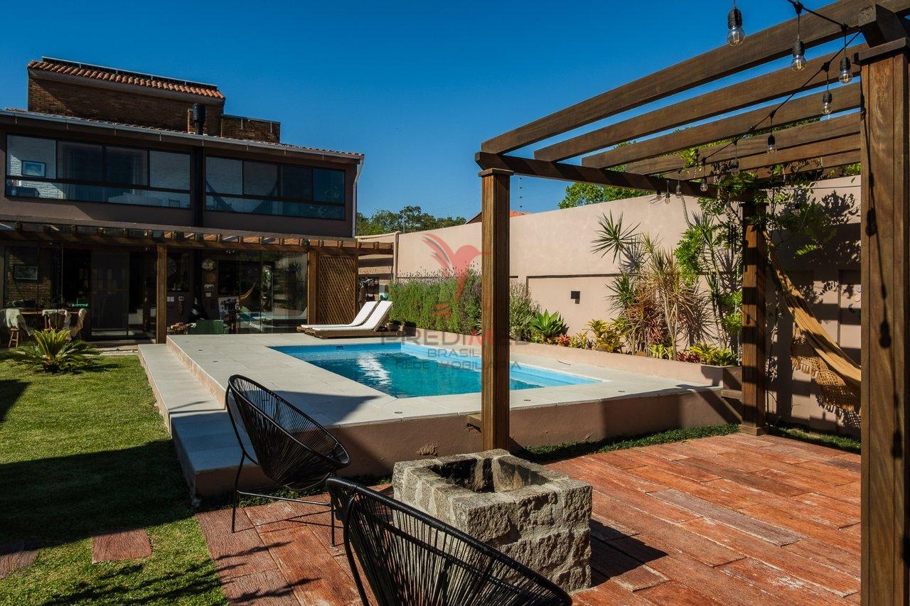 CASA DE ALTO PADRÃO, Seu Paraíso Exclusivo na Praia do Laranjal, as fotos falam por si  Pelotas - 