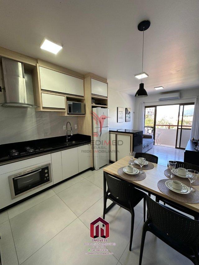 Apartamento Praia à venda, 2 quartos sendo,1vagas, sacada, todo mobiliado Florianópolis SC Rua dos Eucaliptos Florianópolis - 