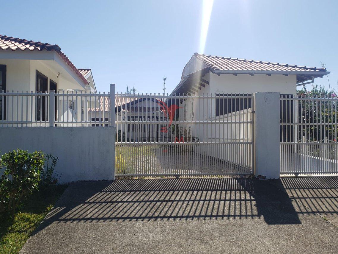 Lindo, muito lindo, situado a duas quadras da praia, 5 imóveis, com academia, piscina rua Manuel Domingos  Laguna - 