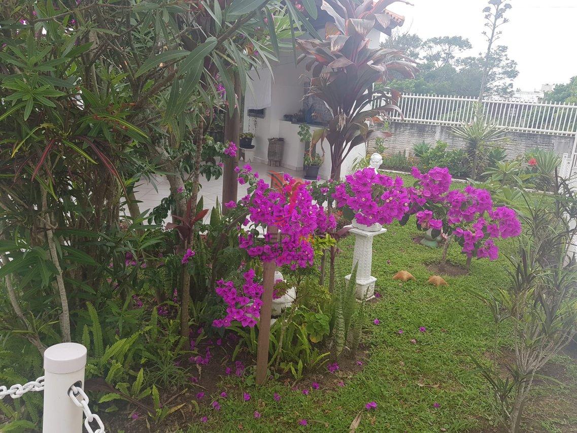 Lindo, muito lindo, situado a duas quadras da praia, 5 imóveis, com academia, piscina rua Manuel Domingos  Laguna - 