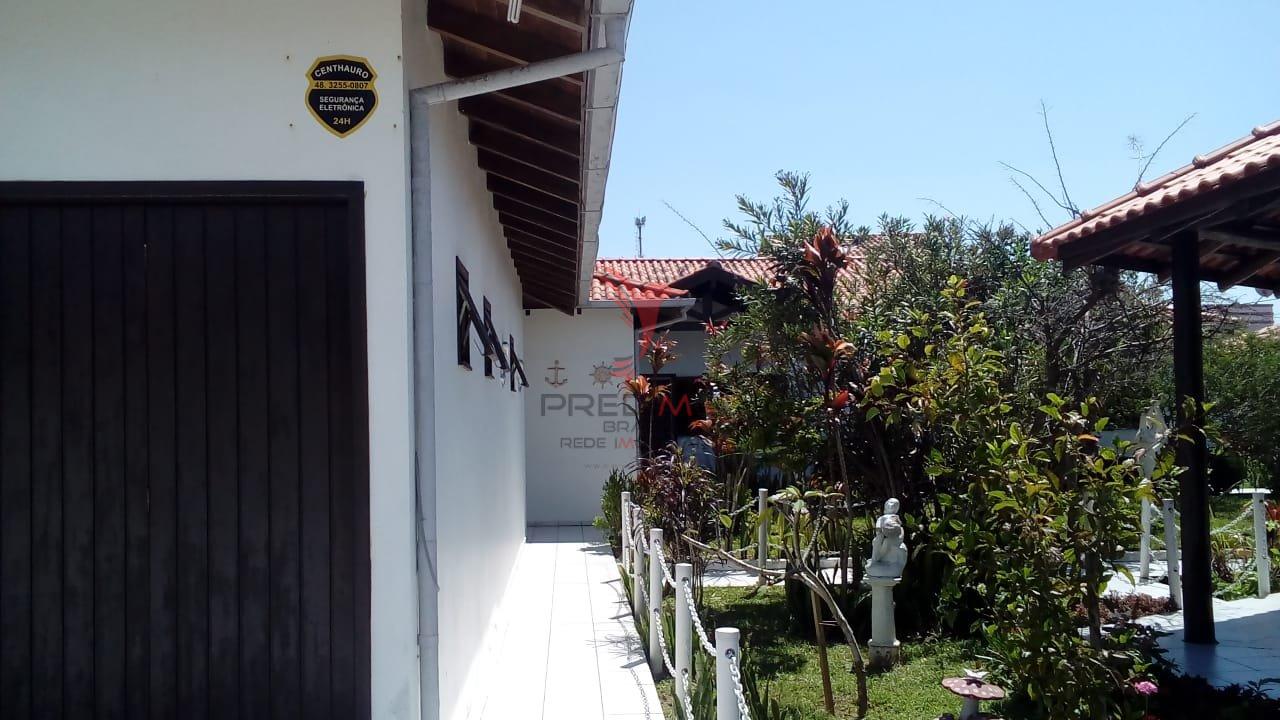 Lindo, muito lindo, situado a duas quadras da praia, 5 imóveis, com academia, piscina rua Manuel Domingos  Laguna - 