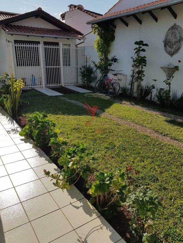 Lindo, muito lindo, situado a duas quadras da praia, 5 imóveis, com academia, piscina rua Manuel Domingos  Laguna - 