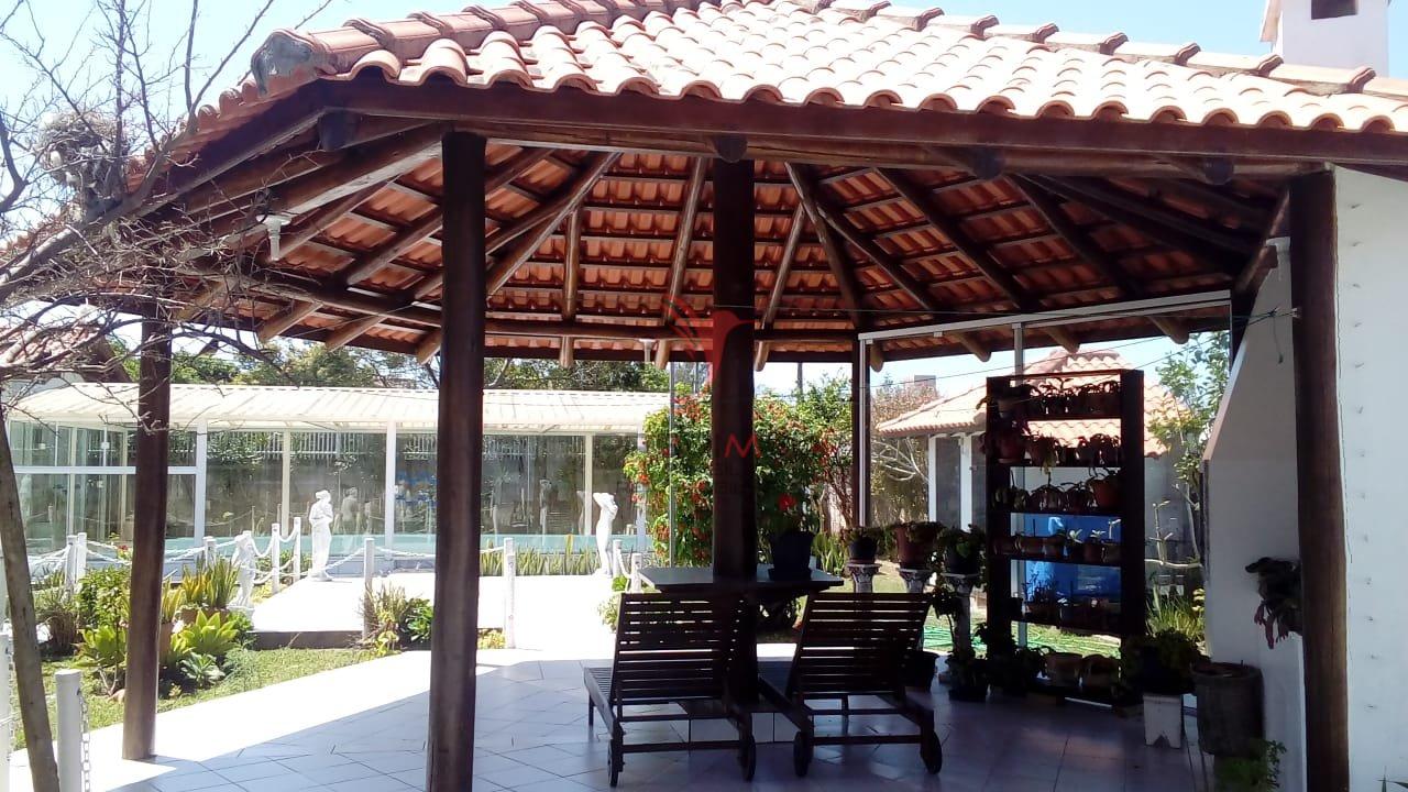 Lindo, muito lindo, situado a duas quadras da praia, 5 imóveis, com academia, piscina rua Manuel Domingos  Laguna - 