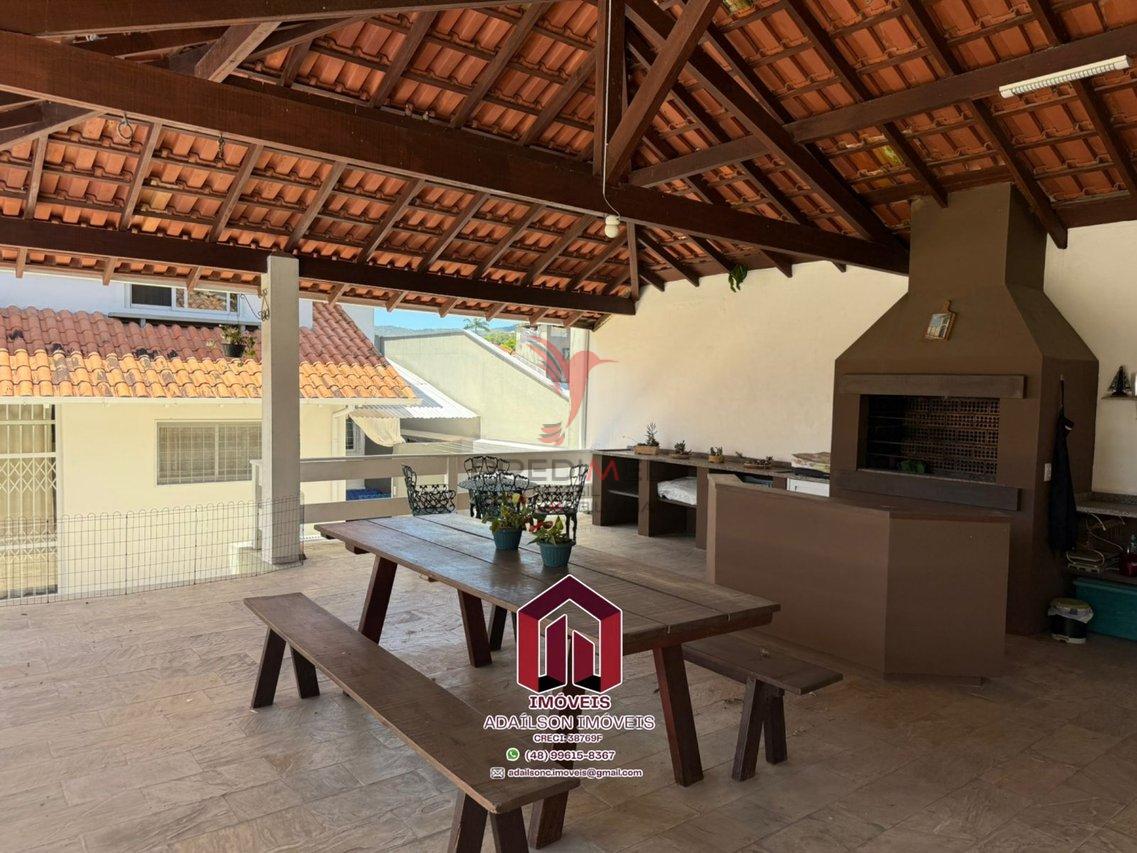 Linda Casa em Florianópolis, SC Brasil -Bairro Trindade com 4 dormitórios, sendo 2 suítes  João Pessoa - 