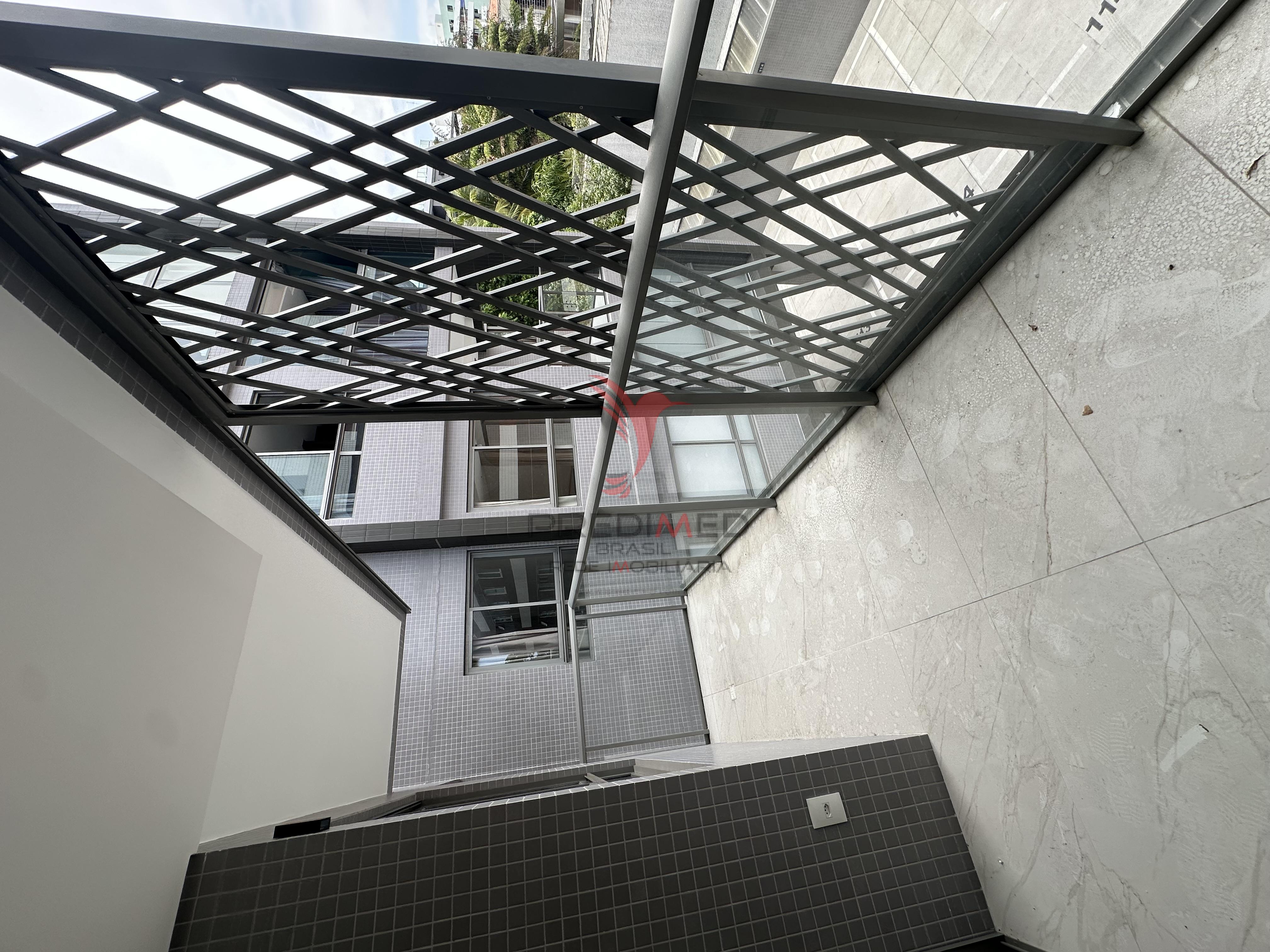 Vende-se apartamento na beira-mar do Cabo Branco, excelente moradia Av. Cabo Branco  João Pessoa - 