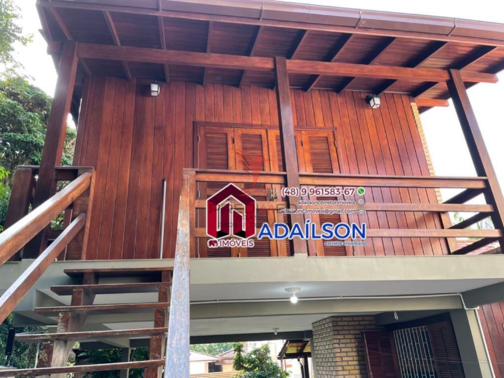 Bel&iacute;ssima casa sozinha no terreno a 700 metros da praia Ingleses. Florian&oacute;polis SC  Florianópolis - 