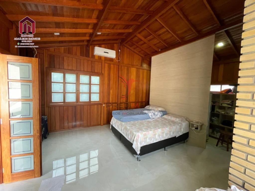 Bel&iacute;ssima casa sozinha no terreno a 700 metros da praia Ingleses. Florian&oacute;polis SC  Florianópolis - 