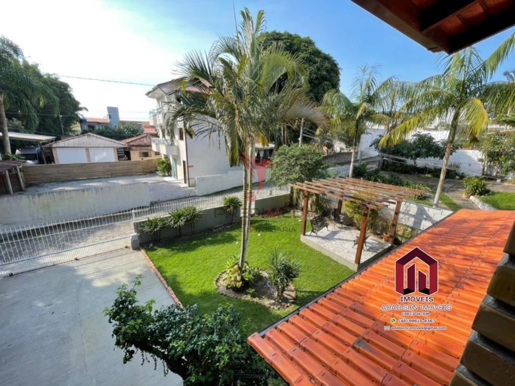 Bel&iacute;ssima casa sozinha no terreno a 700 metros da praia Ingleses. Florian&oacute;polis SC  Florianópolis - 