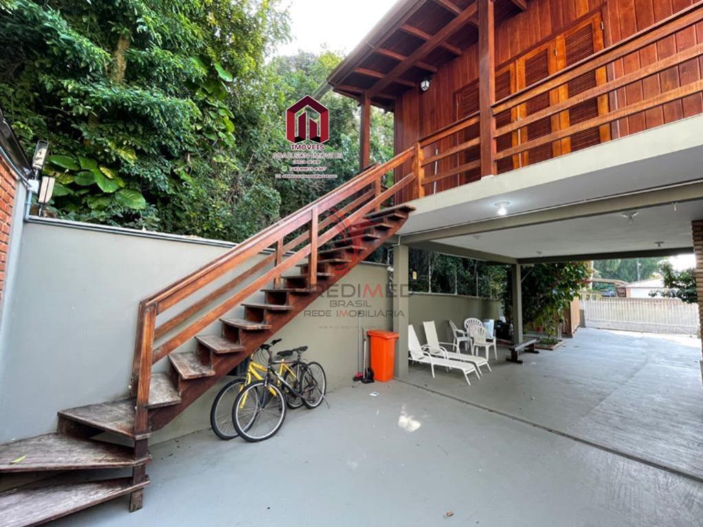 Bel&iacute;ssima casa sozinha no terreno a 700 metros da praia Ingleses. Florian&oacute;polis SC  Florianópolis - 