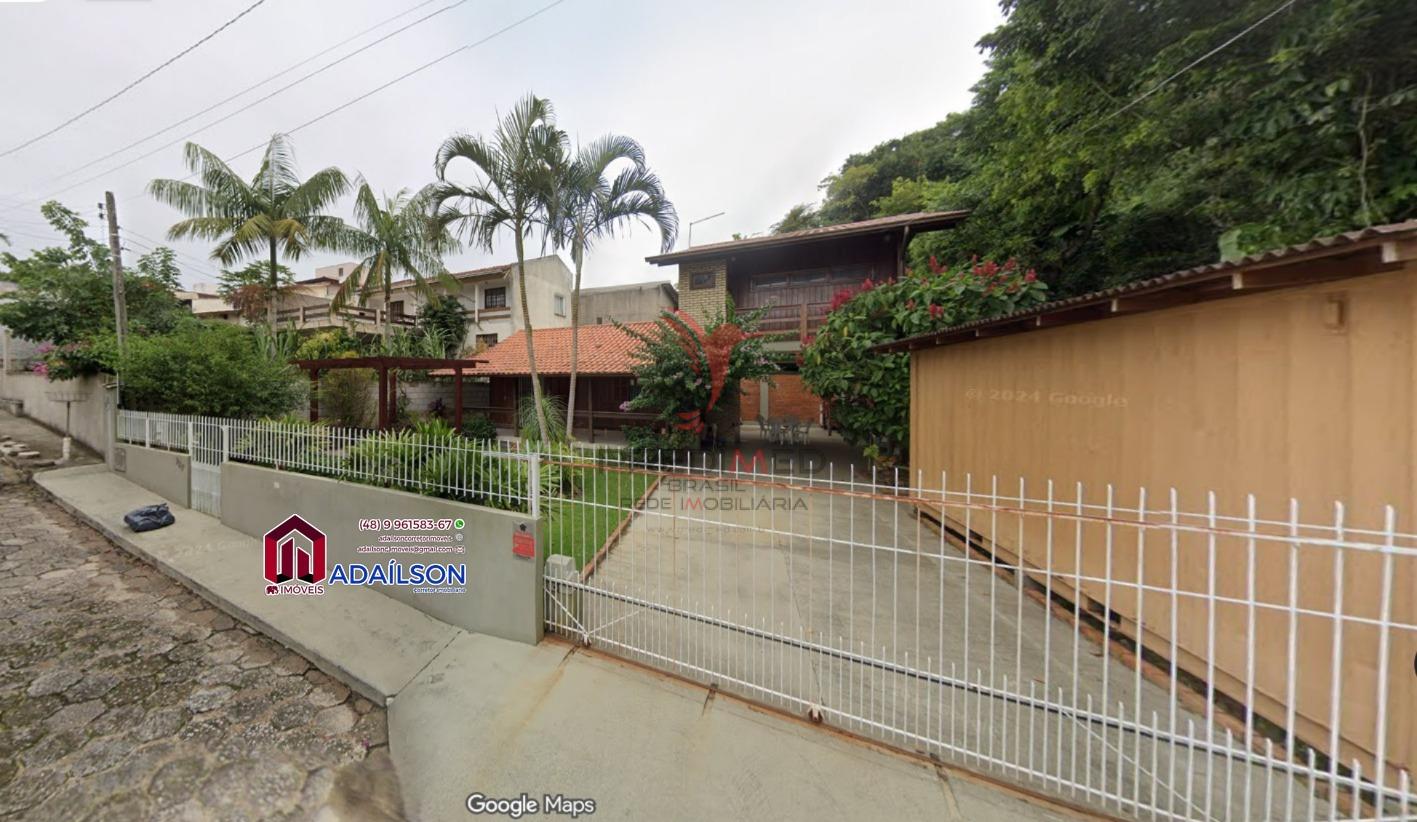 Bel&iacute;ssima casa sozinha no terreno a 700 metros da praia Ingleses. Florian&oacute;polis SC  Florianópolis - 