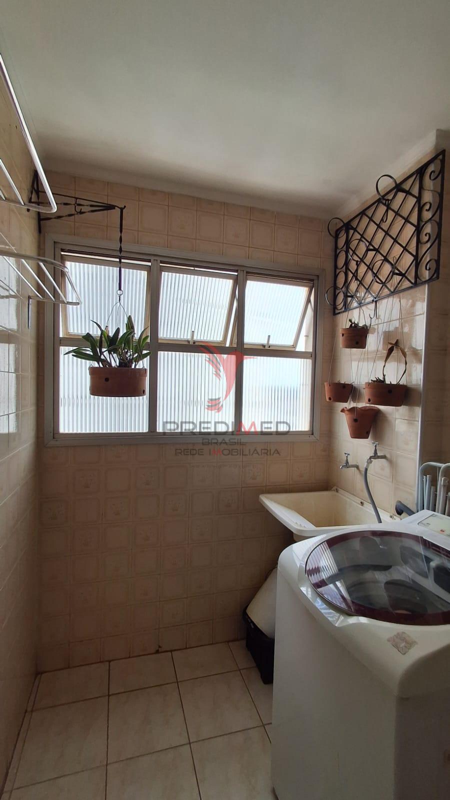 Apartamento Espa&ccedil;oso na Vila Monteiro com 2 banheiros e garagem coberta  - - 