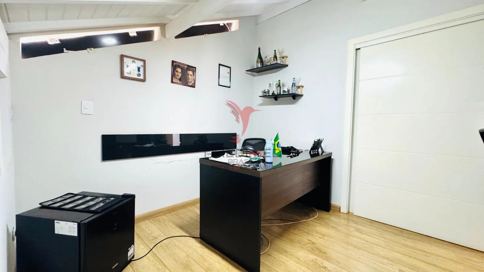 CASA COM 4 SUITES A VENDA EM CONDOM&Iacute;NIO " MARAVILHOSO"  - - 