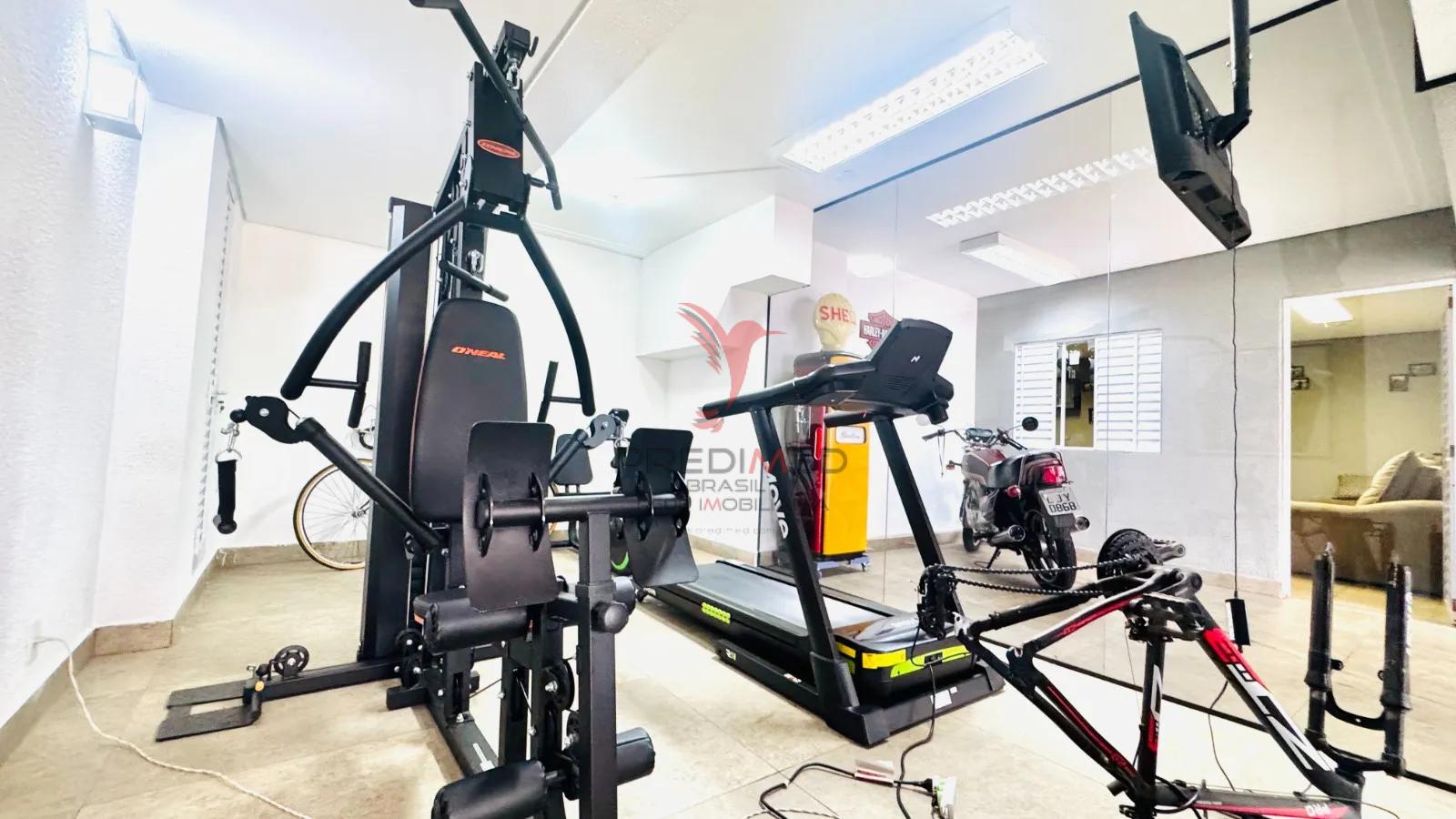 CASA COM 4 SUITES A VENDA EM CONDOM&Iacute;NIO " MARAVILHOSO"  - - 