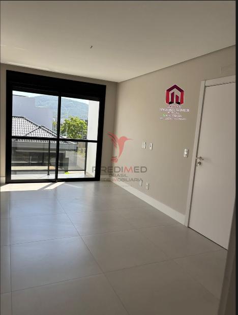 CASA 3 DORM UM SUITE NO GARDEN CONDOMINIO CLUBE EM BIGUA&Ccedil;U SC Brasil Avenida Deltaville Biguaçu - 