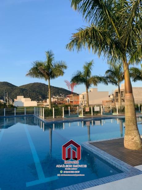 CASA 3 DORM UM SUITE NO GARDEN CONDOMINIO CLUBE EM BIGUA&Ccedil;U SC Brasil Avenida Deltaville Biguaçu - 