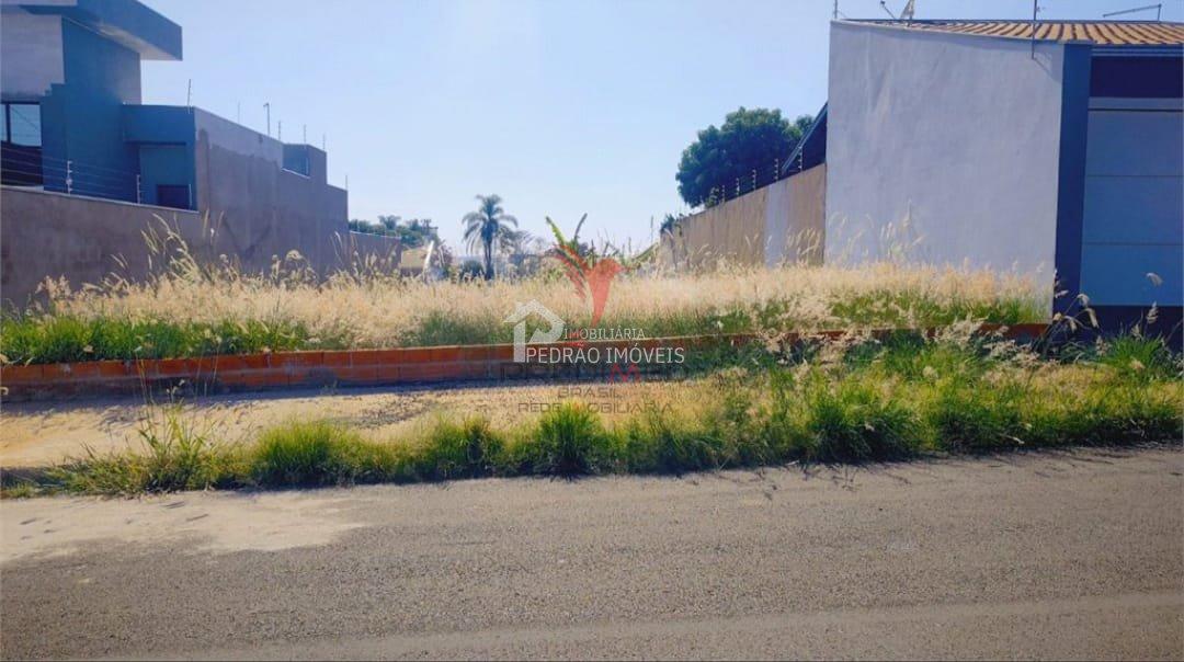 Lote/Terreno de 425m&sup2; no bairro Jardim Itamaraty, em Len&ccedil;&oacute;is Paulista  Lençóis Paulista - 