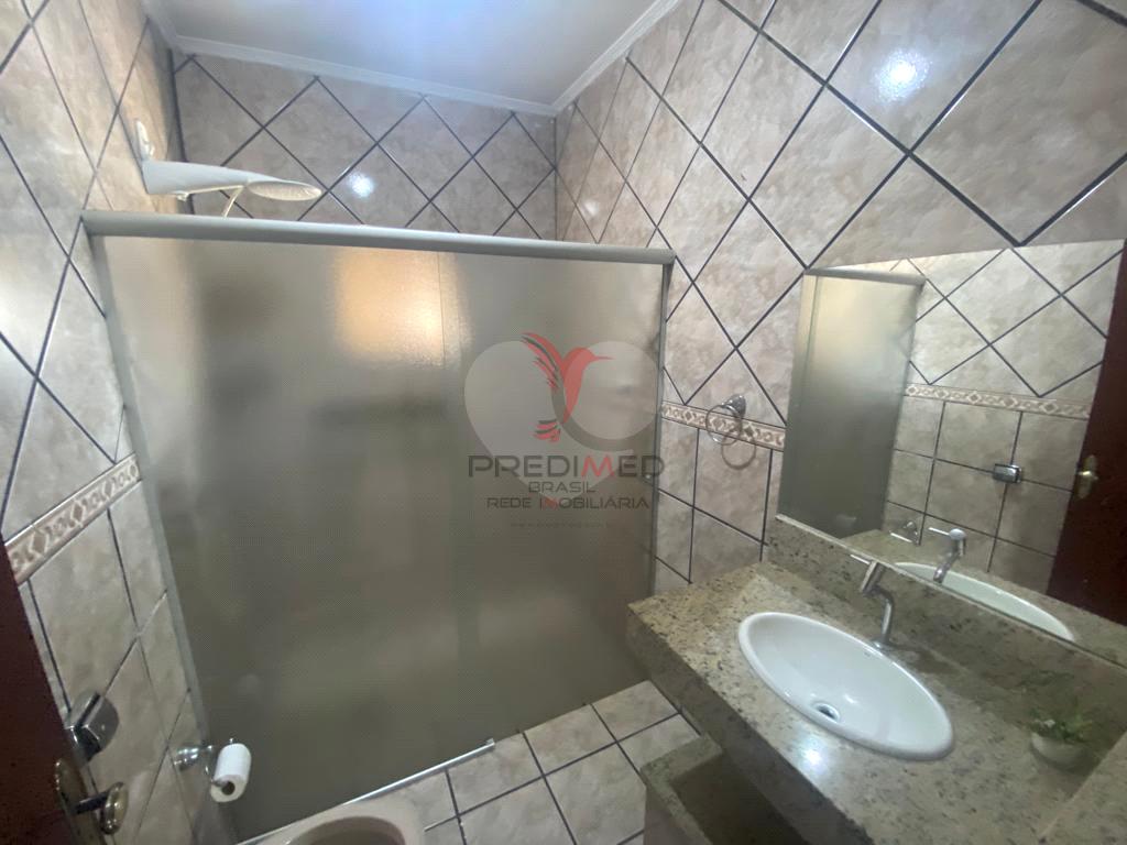 Casa de 3 quartos, 199m&sup2; no bairro Conjunto S&iacute;lvio Campanholi, em Len&ccedil;&oacute;is Paulista  Lençóis Paulista - 