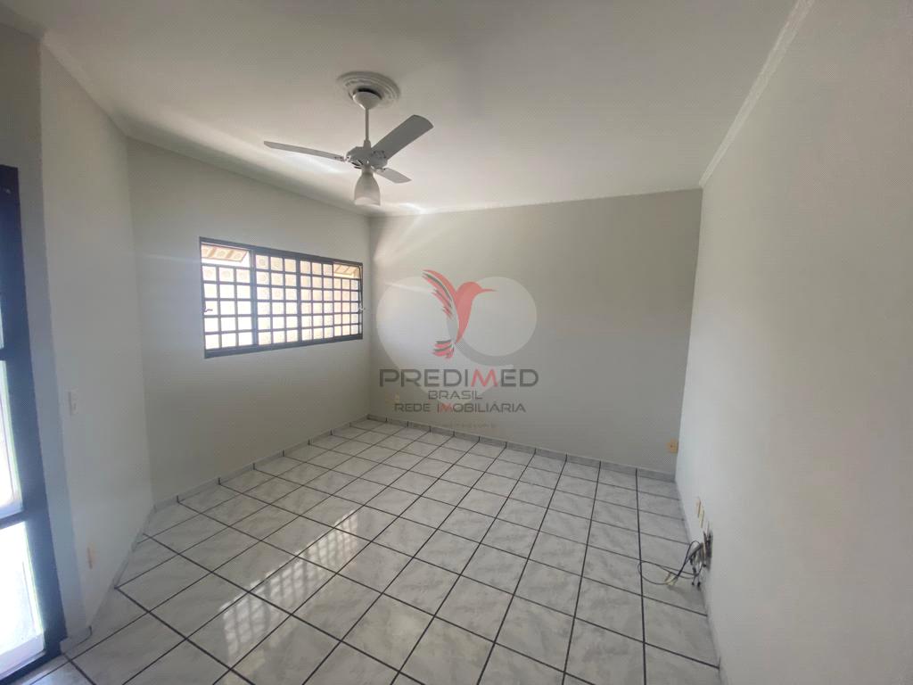 Casa de 3 quartos, 199m&sup2; no bairro Conjunto S&iacute;lvio Campanholi, em Len&ccedil;&oacute;is Paulista  Lençóis Paulista - 