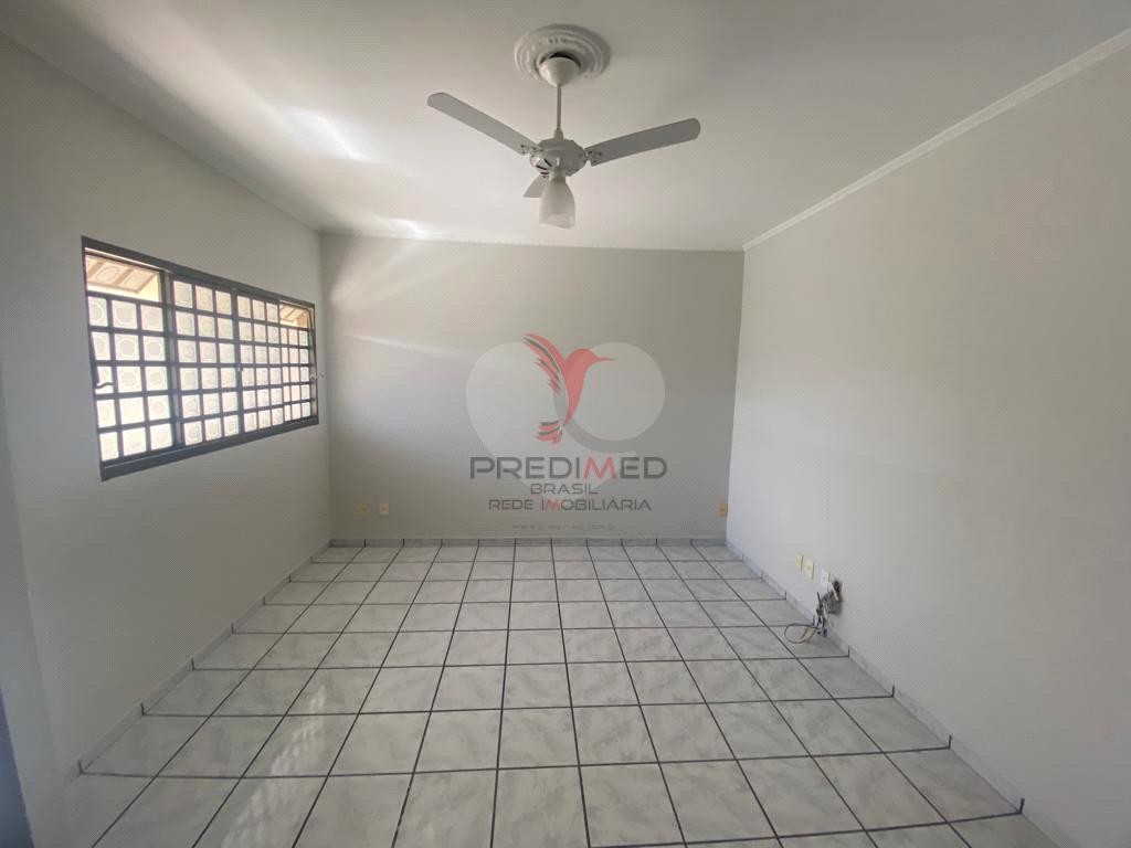 Casa de 3 quartos, 199m&sup2; no bairro Conjunto S&iacute;lvio Campanholi, em Len&ccedil;&oacute;is Paulista  Lençóis Paulista - 