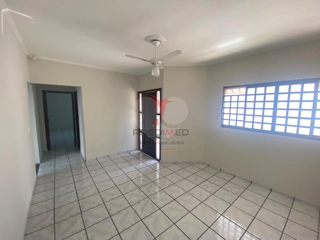 Casa de 3 quartos, 199m&sup2; no bairro Conjunto S&iacute;lvio Campanholi, em Len&ccedil;&oacute;is Paulista  Lençóis Paulista - 