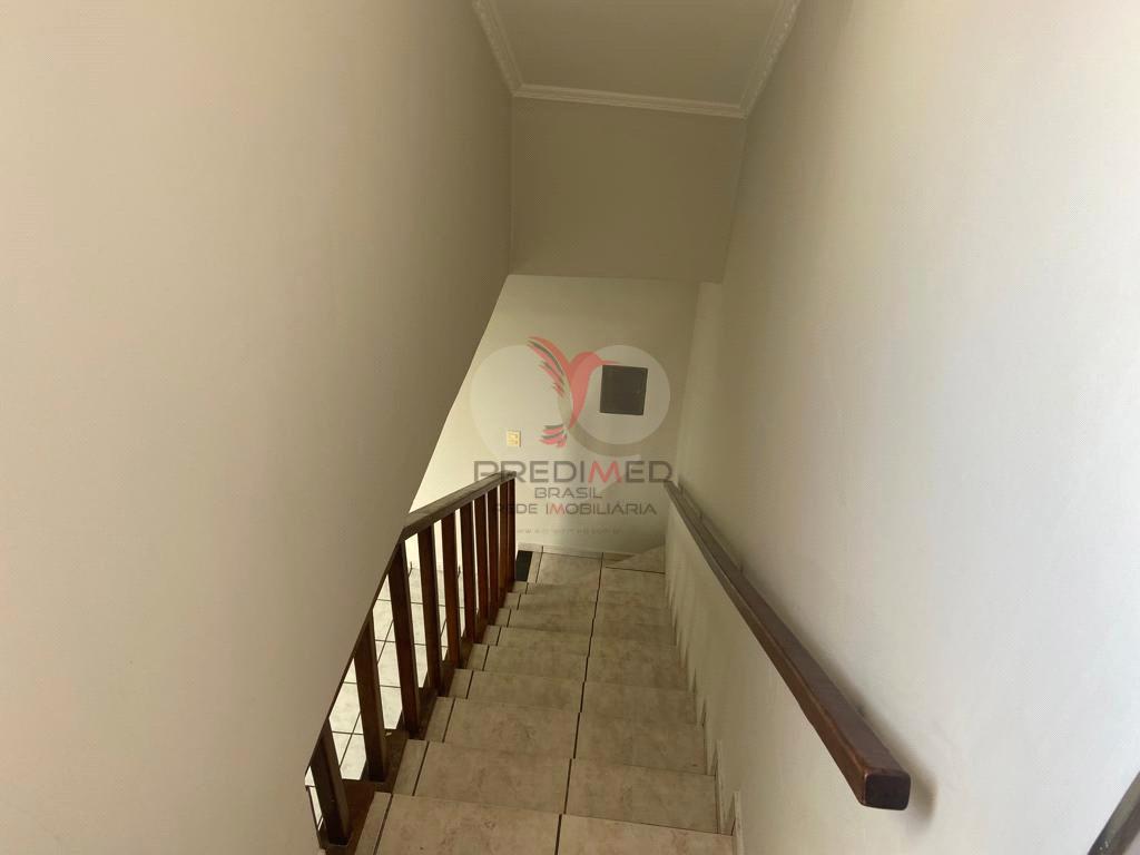 Casa de 3 quartos, 199m&sup2; no bairro Conjunto S&iacute;lvio Campanholi, em Len&ccedil;&oacute;is Paulista  Lençóis Paulista - 