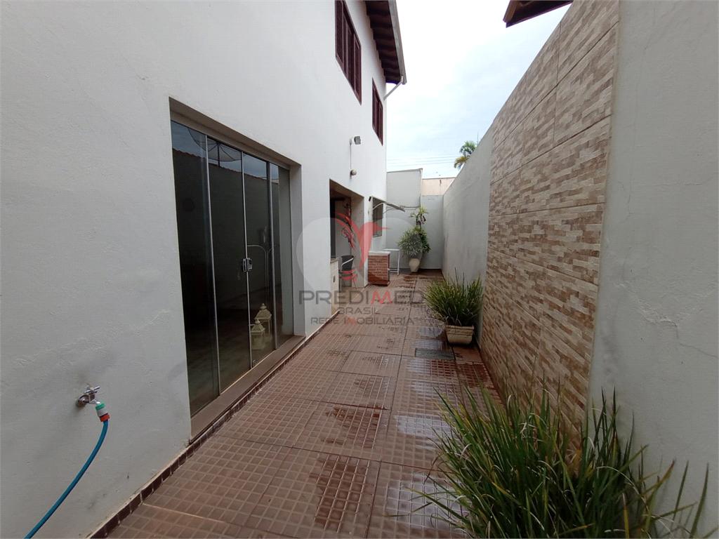 Casa de 4 quartos, 276m&sup2; no bairro Centro, em Len&ccedil;&oacute;is Paulista  Lençóis Paulista - 