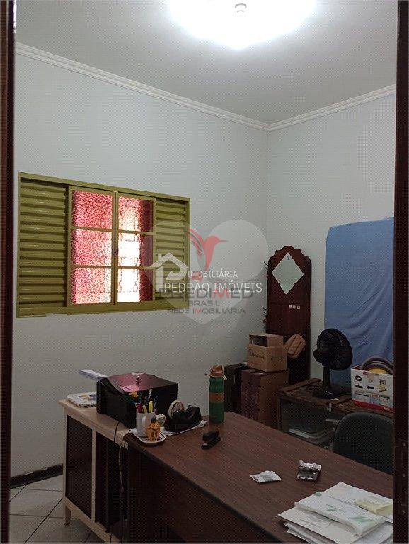 Casa de 5 quartos, 260m&sup2; no bairro Jardim Itamaraty, em Len&ccedil;&oacute;is Paulista  Lençóis Paulista - 