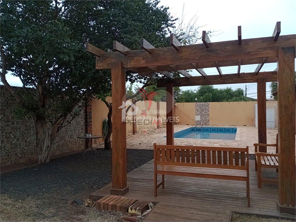 Casa de 5 quartos, 260m&sup2; no bairro Jardim Itamaraty, em Len&ccedil;&oacute;is Paulista  Lençóis Paulista - 