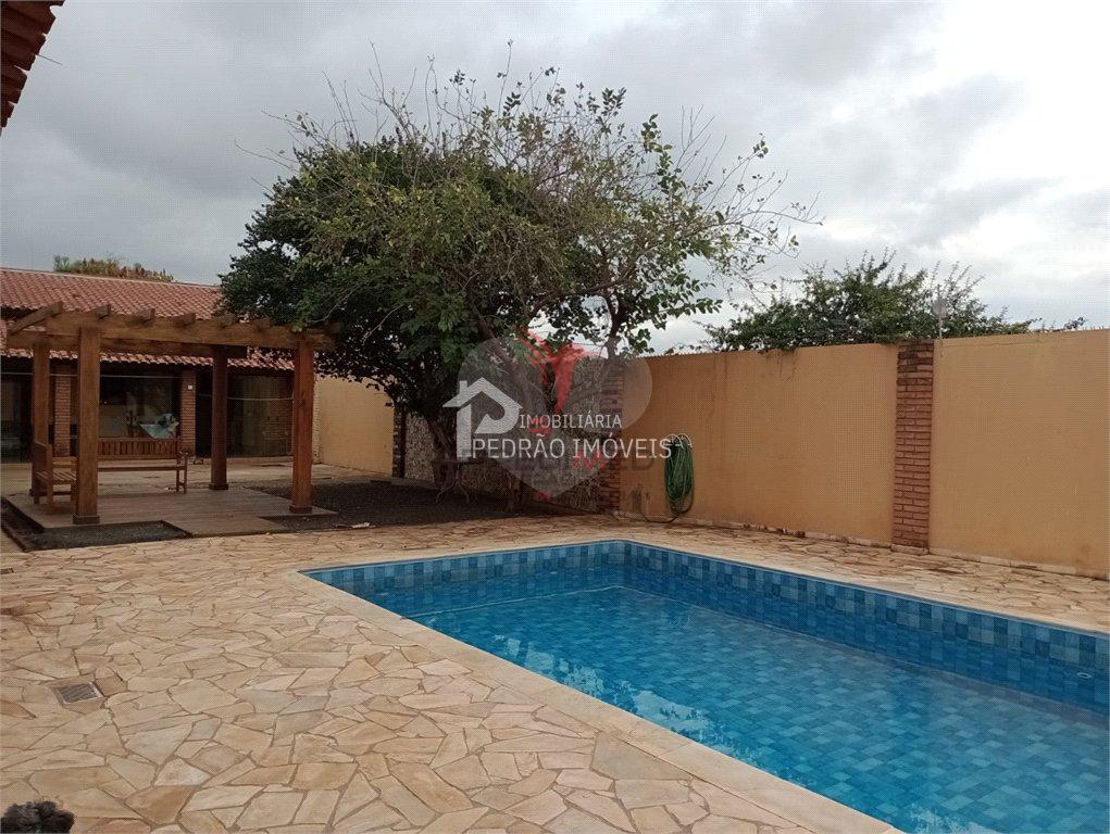 Casa de 5 quartos, 260m&sup2; no bairro Jardim Itamaraty, em Len&ccedil;&oacute;is Paulista  Lençóis Paulista - 