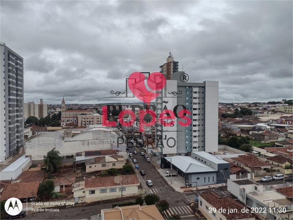 Apartamento de 2 quartos, 130m&sup2; no bairro Jardim Morumbi, em Len&ccedil;&oacute;is Paulista  Lençóis Paulista - 