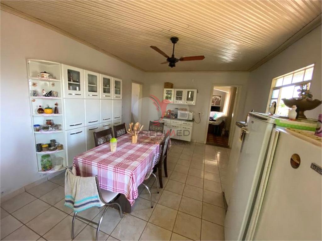 Fazenda/S&iacute;tios/Ch&aacute;caras de 3 quartos, 209m&sup2; no bairro Centro, em Borebi  BOREBI - 