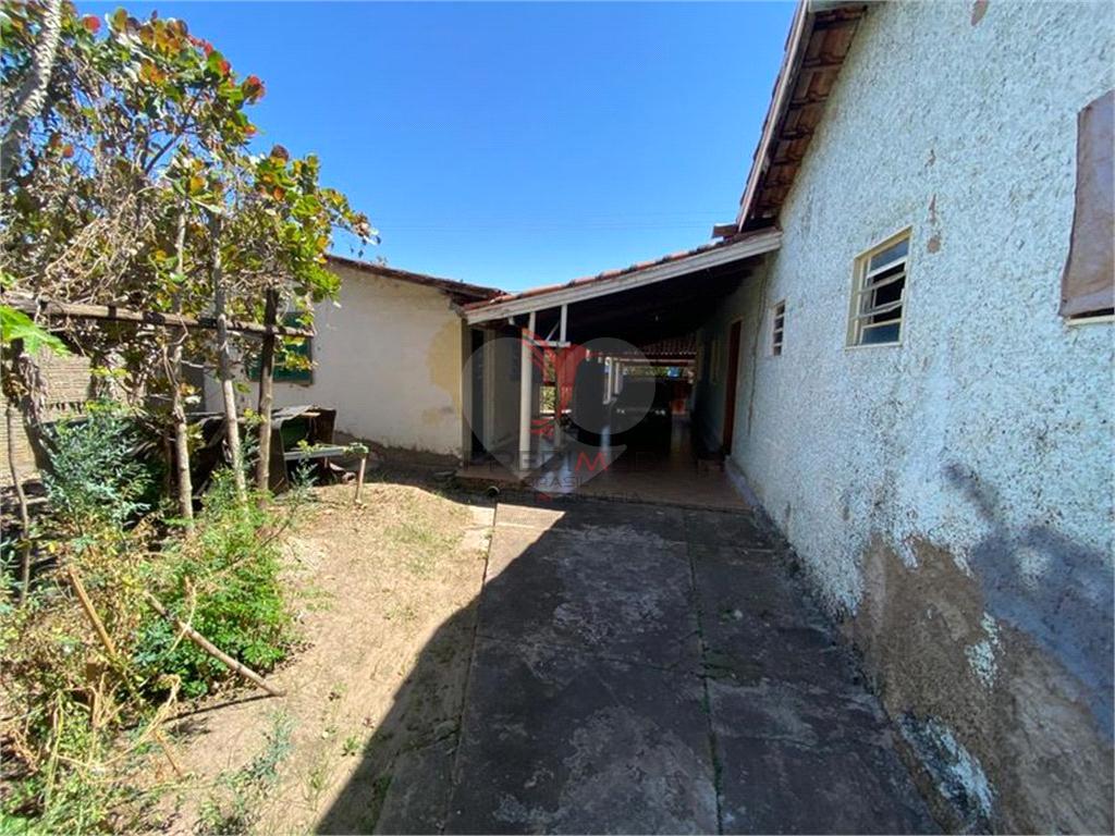 Fazenda/S&iacute;tios/Ch&aacute;caras de 3 quartos, 209m&sup2; no bairro Centro, em Borebi  BOREBI - 