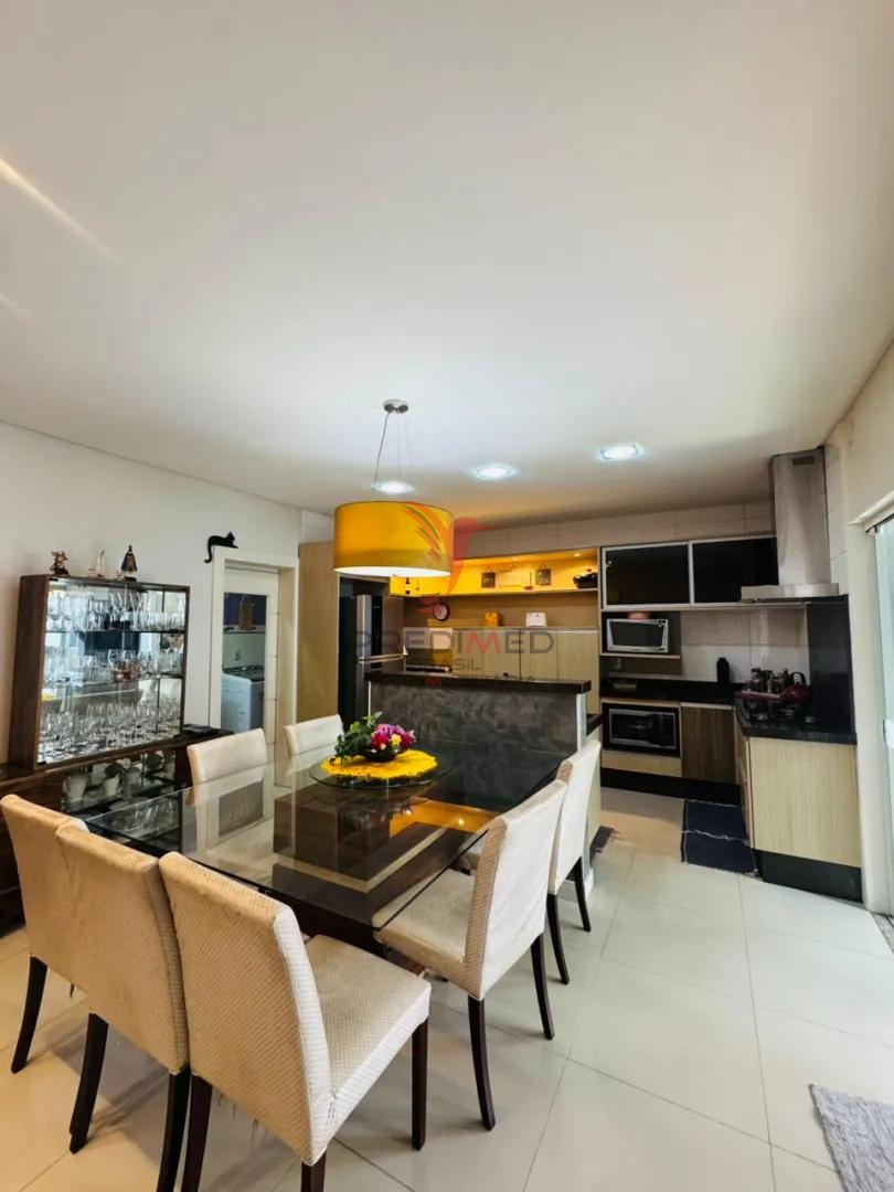 Ref&uacute;gio de Conforto e Lazer: Ampla Casa com Piscinas e 3 Quartos no Bairro S&atilde;o Jo&atilde;o Rua Felício Maes Itajaí - 