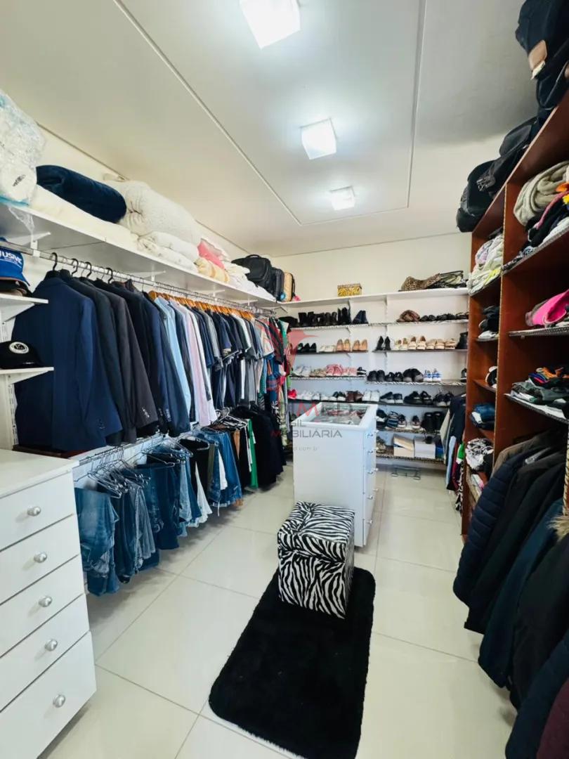 Ref&uacute;gio de Conforto e Lazer: Ampla Casa com Piscinas e 3 Quartos no Bairro S&atilde;o Jo&atilde;o Rua Felício Maes Itajaí - 