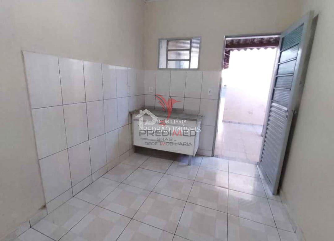 Casa de 2 quartos, 200m&sup2; no bairro N&uacute;cleo Habitacional Luis Zillo, em Len&ccedil;&oacute;is Paulista  Lençóis Paulista - 