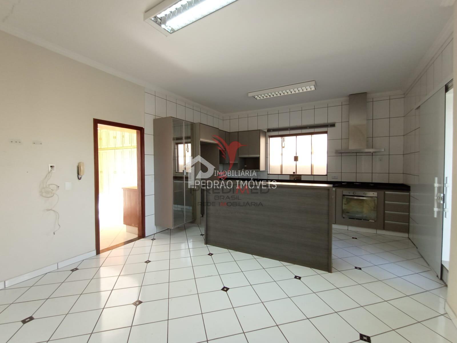 Casa de 3 quartos, 266m&sup2; no bairro Parque Residencial S&atilde;o Jos&eacute;, em Len&ccedil;&oacute;is Paulista  Lençóis Paulista - 