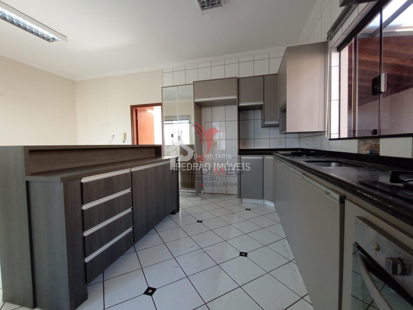 Casa de 3 quartos, 266m&sup2; no bairro Parque Residencial S&atilde;o Jos&eacute;, em Len&ccedil;&oacute;is Paulista  Lençóis Paulista - 