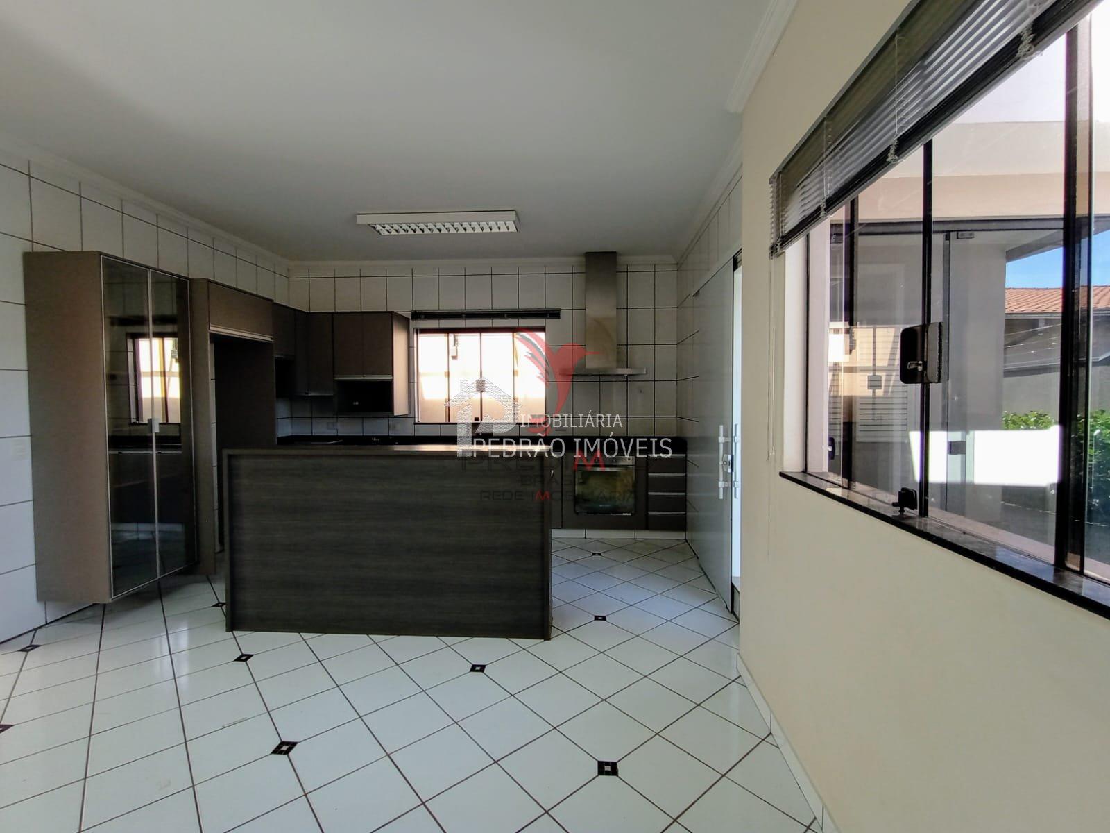 Casa de 3 quartos, 266m&sup2; no bairro Parque Residencial S&atilde;o Jos&eacute;, em Len&ccedil;&oacute;is Paulista  Lençóis Paulista - 