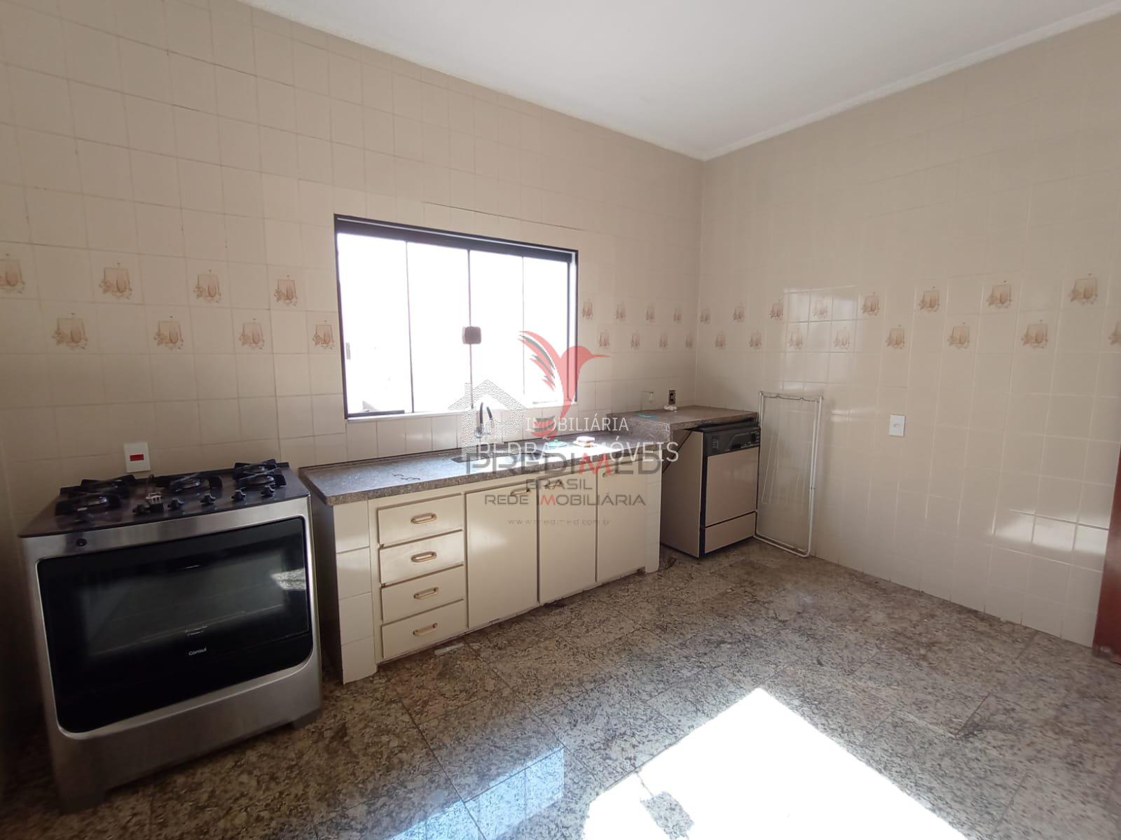 Casa de 4 quartos, 239m&sup2; no bairro Centro, em Len&ccedil;&oacute;is Paulista  Lençóis Paulista - 