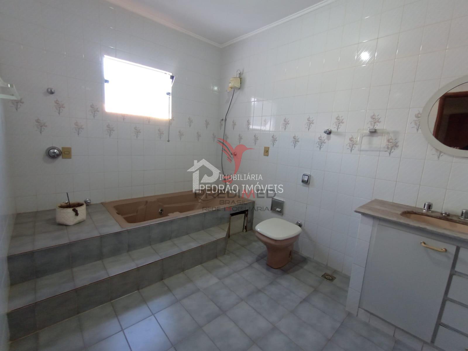 Casa de 4 quartos, 239m&sup2; no bairro Centro, em Len&ccedil;&oacute;is Paulista  Lençóis Paulista - 