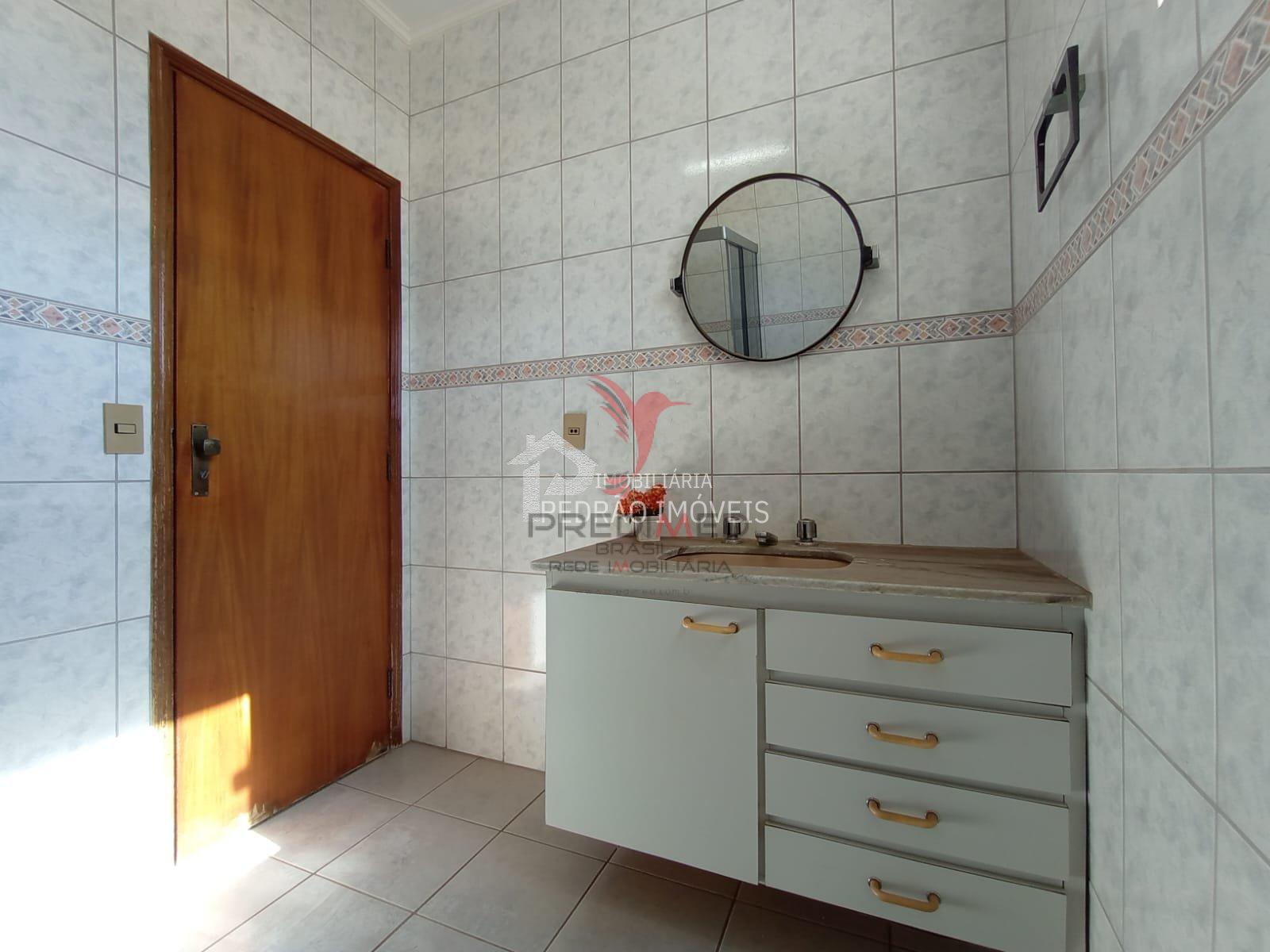 Casa de 4 quartos, 239m&sup2; no bairro Centro, em Len&ccedil;&oacute;is Paulista  Lençóis Paulista - 